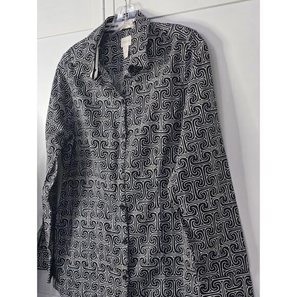 Chico's Non-Iron Button Front Blouse Long Sleeves White Black Geo Print Size 0 - Picture 2 of 5